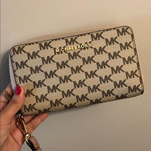 Michael kors wallet/wristlet